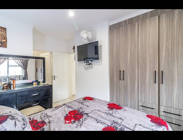 3 BEDROOM SECTIONAL TITLE FOR SALE IN BRACKENDOWNS